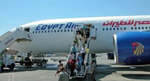 طائرة-مصر-للطيران-..-ارشيفية-735x400